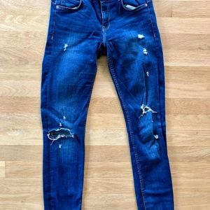 Womens Zara distressed blue jeans size 6
